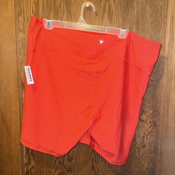 Old navy red sports bra and bike shorts set - Picture 5 of 5